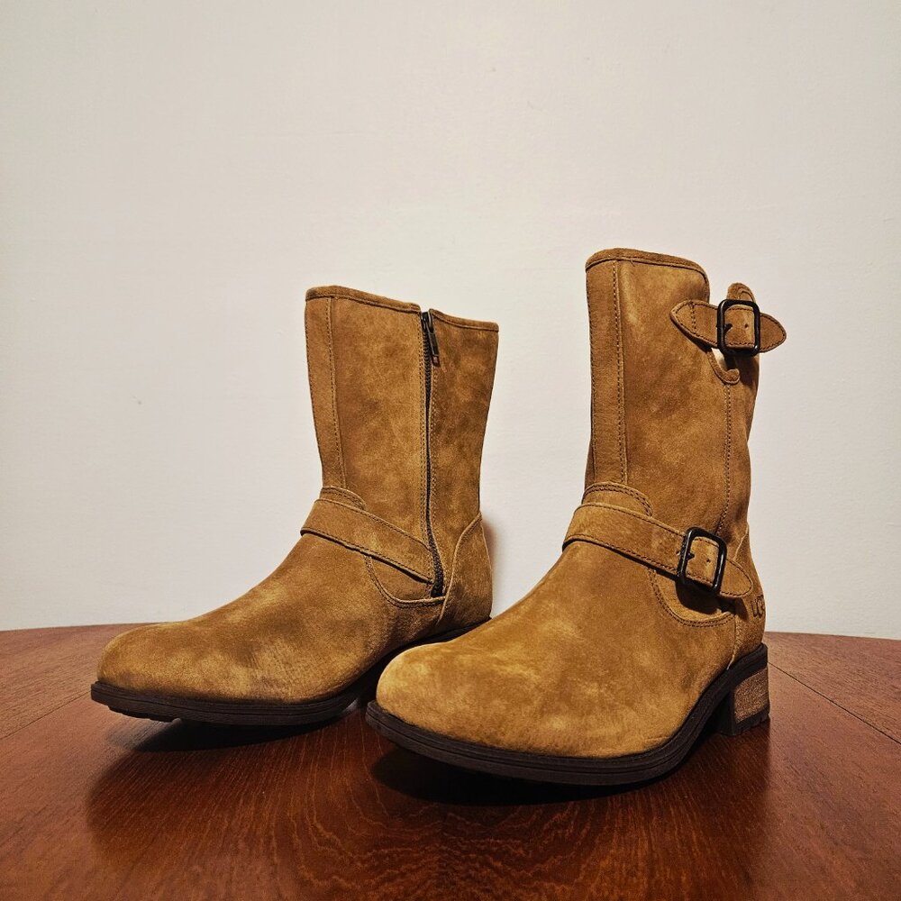 UGG CHANEY SUEDE ANKLE BOOT - LIKE NEW!!!